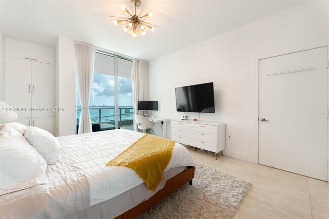 Building Photo - 900 Biscayne Blvd