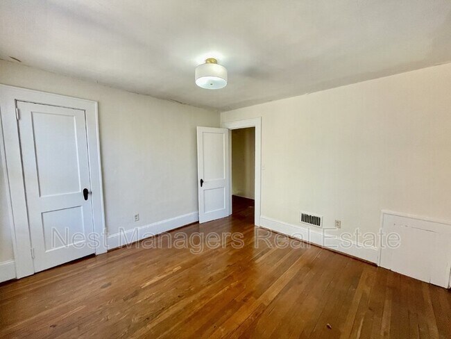 Building Photo - 117 Woodside Ave