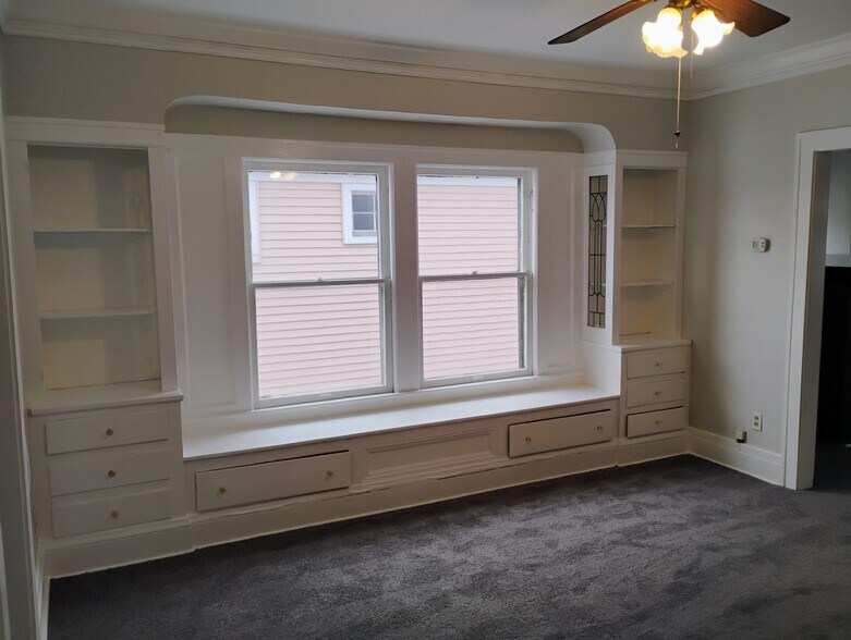 Building Photo - 1673 Victoria Ave