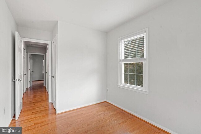 Building Photo - 9932 Longford Ct