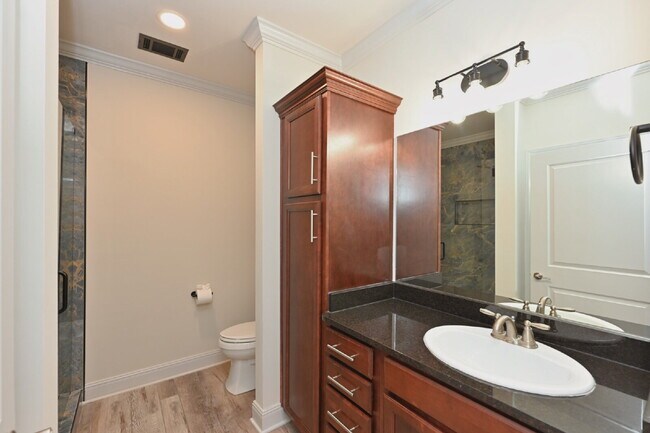 Building Photo - Spacious Germantown Gem!