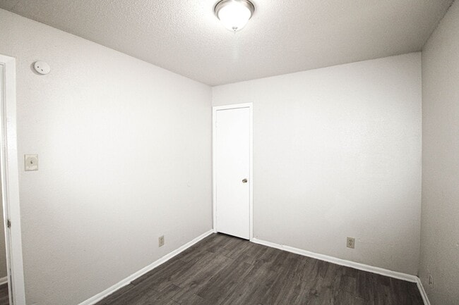 Building Photo - 2915 Christian Dr