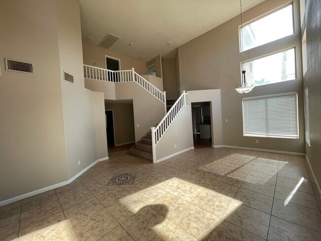 Building Photo - Carry Over Showing: This property has been...