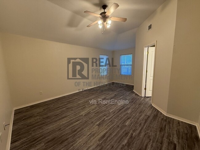 Building Photo - 1004 Pikes Peak Dr