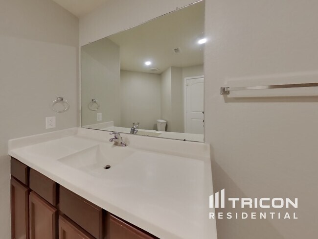 Building Photo - 27016 Leonardo Dr