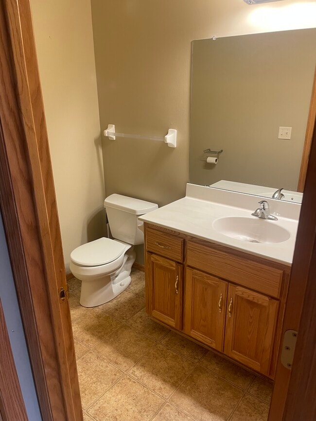 Building Photo - 15398 Radium St NW