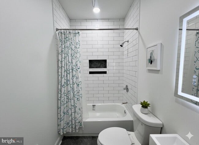 Building Photo - 2115 E Chelten Ave