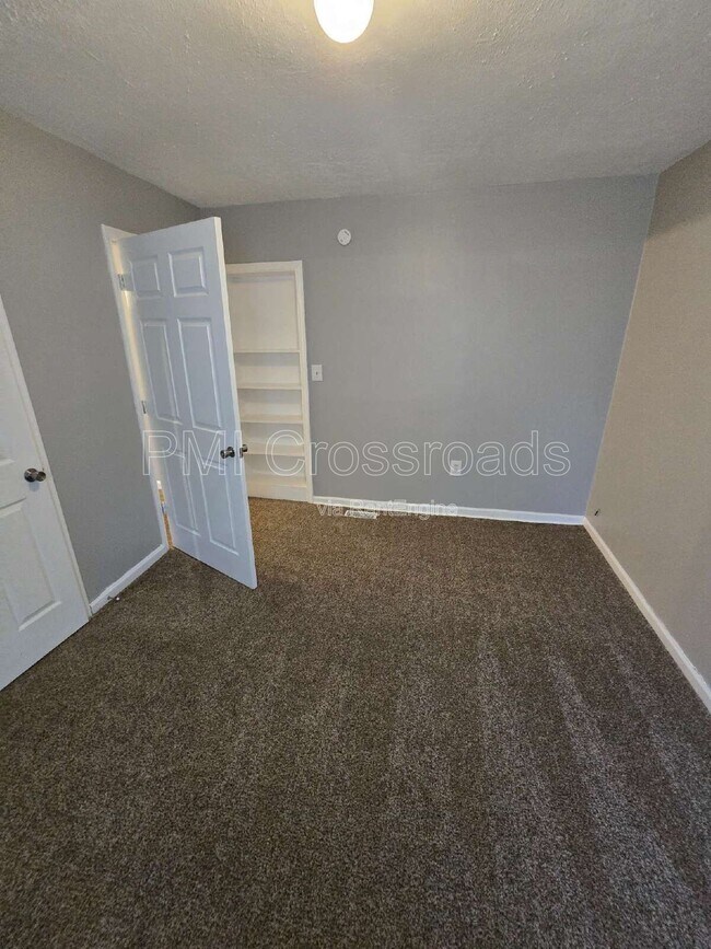 Building Photo - 153 S Cypress Ave