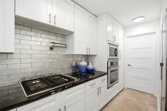 Building Photo - 9407 Denbury Way