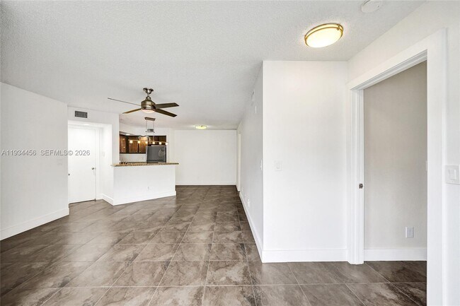 Building Photo - 457 Vista Isles Dr