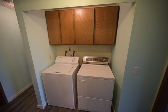 Building Photo - 1 bed 1 bath condo in 55+ community: ALL Utilities included!