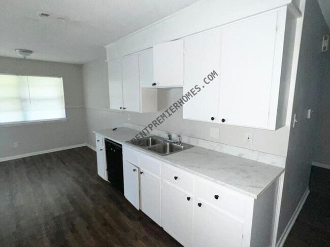 Building Photo - 508 Westfield Dr