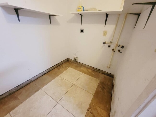 Building Photo - 5680 Doonesbury Way