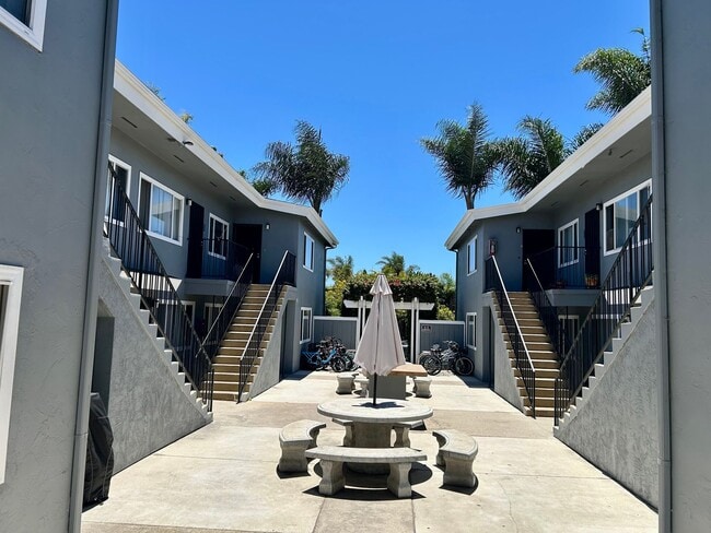 Building Photo - Bright 2 bed 1 bath in Pacific Beach