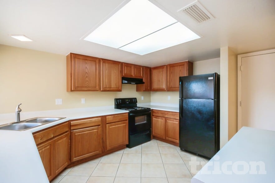 Building Photo - 2403 S Evergreen Rd