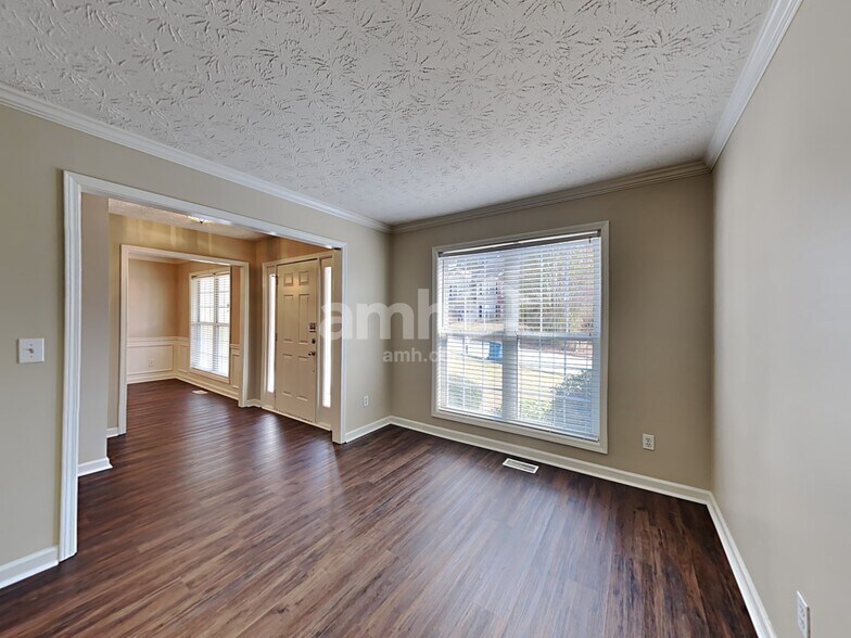 Building Photo - 682 Simon Park Cir