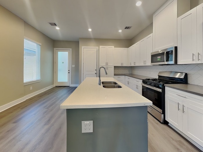 Building Photo - 223 Oriole St