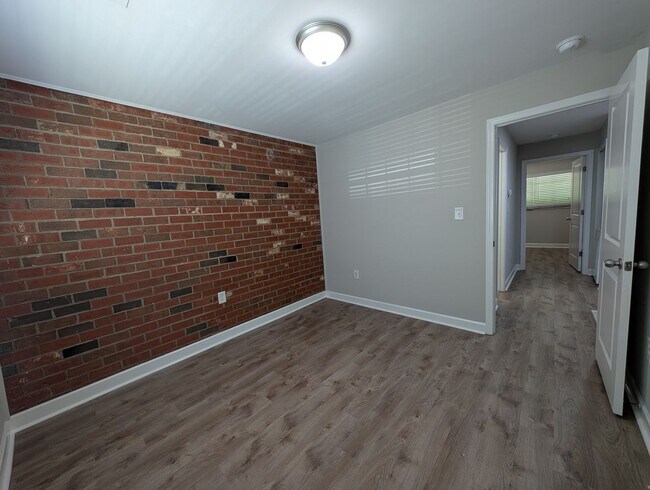 Building Photo - Cozy condo located in the Williamsburg on Commonwealth community minutes from Plaza Midwood!