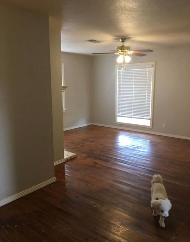 Building Photo - 3 bedroom