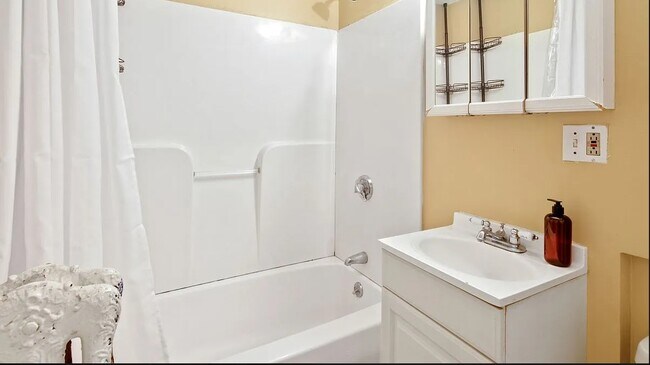 Building Photo - 4 Haskell St