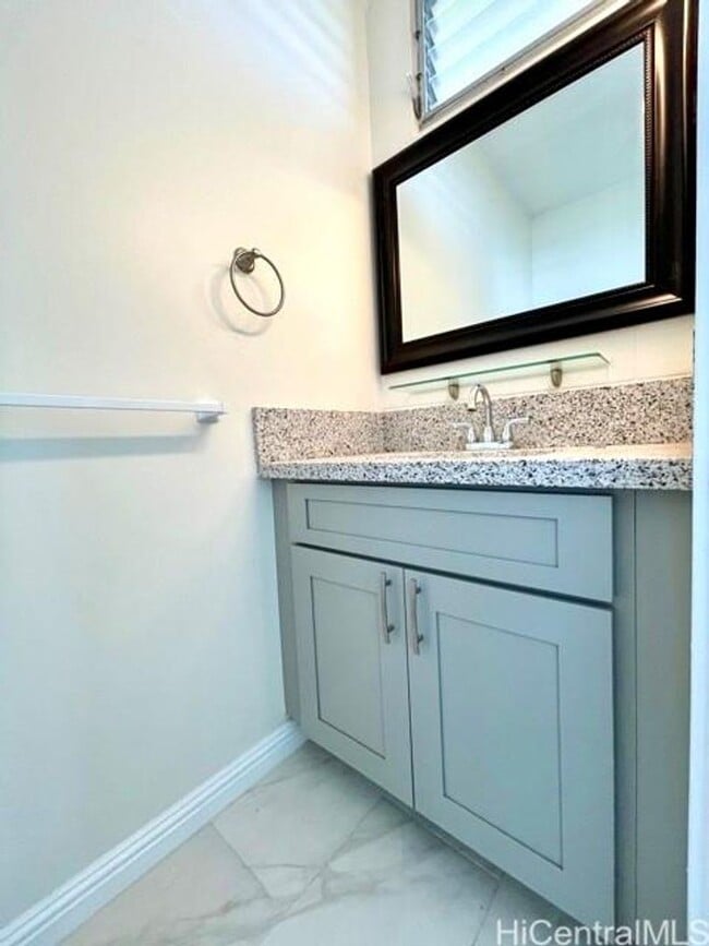Building Photo - Pearl Manor Apartments, Aiea, HI 96701 - T...