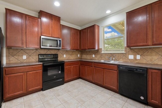 Building Photo - 10909 Helms Deep Dr