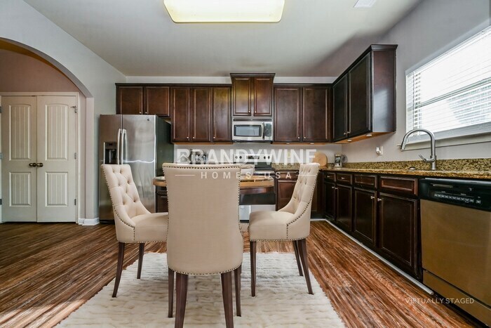 Building Photo - 693 Emporia Loop