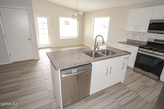 Building Photo - 14740 Charles Foster Ave