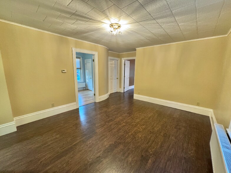 Building Photo - 246 Elm St