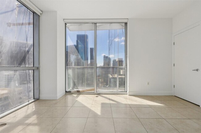 Building Photo - 1060 Brickell Ave