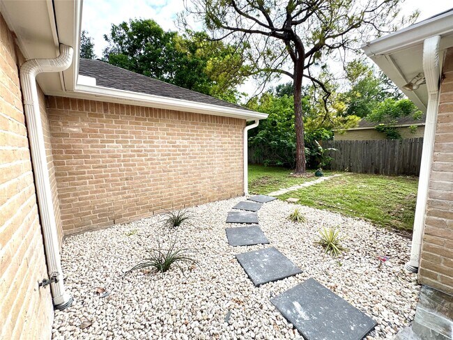Building Photo - 14307 Piping Rock Ln