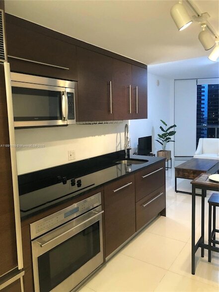 Building Photo - 475 Brickell Ave