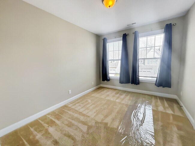 Building Photo - Beautiful 3BD/2.5BA townhome with garage in great Cary community and location!