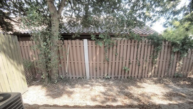 Building Photo - Stunning All Upgraded 2/2 Condo x Rent @ Winter Park Village next to Full Sail !