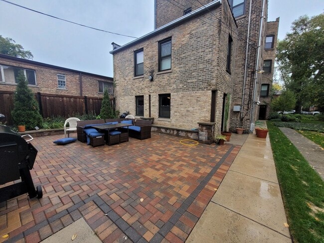 Building Photo - 7372 N Winchester Ave