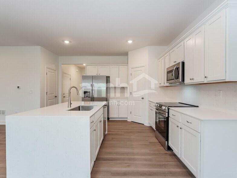 Building Photo - 406 Golden Maple Pl