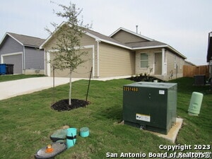 Building Photo - 10102 Ana Hts