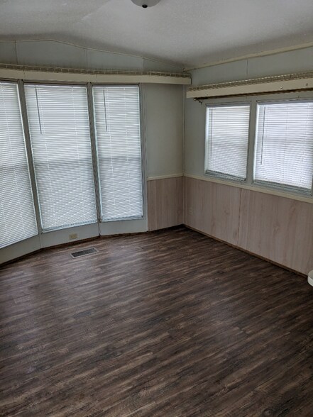 Building Photo - 17037 Easy Way