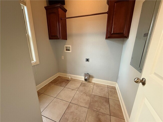 Building Photo - 4600 S Old Wire Rd