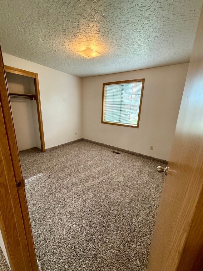 Building Photo - 3 bed 2 bath single family home in Nampa c...
