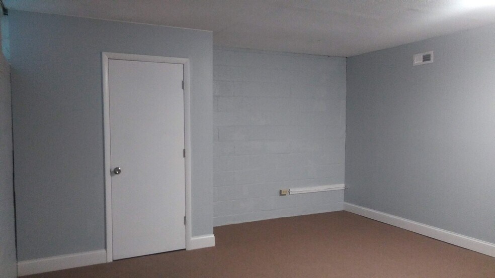 Building Photo - 706 Seawall Rd
