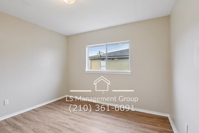 Building Photo - 7636 Oak Chase