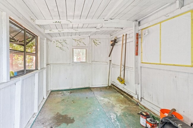 Building Photo - Charming Single-Level 3 Bedroom, 2 Bath Home