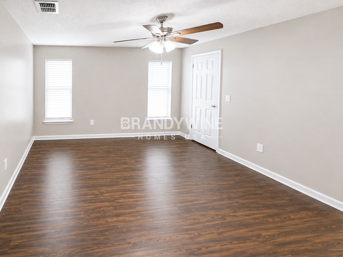 Building Photo - 616 Pembridge Dr W