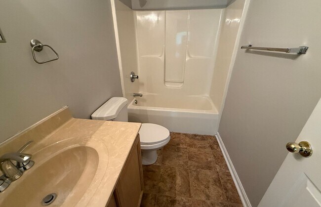 Building Photo - 3227 Bishop St