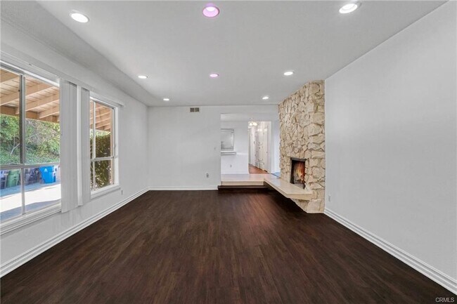 Building Photo - 16922 Oak View Dr