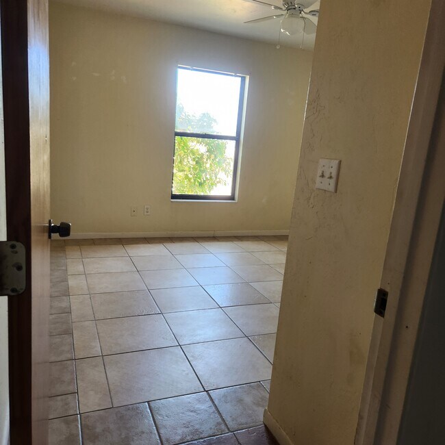 Building Photo - 611 SW 3rd Ter