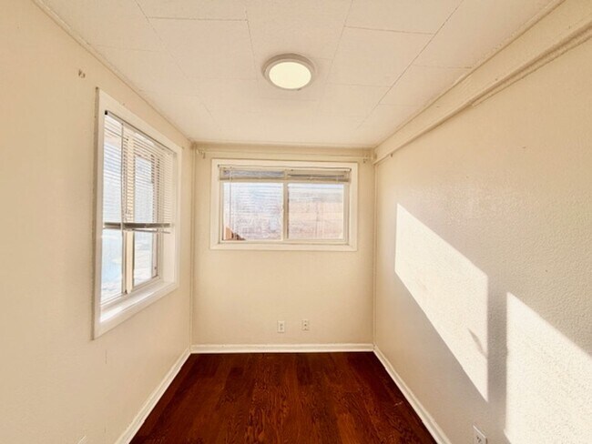 Building Photo - Del Mar Brick Ranch