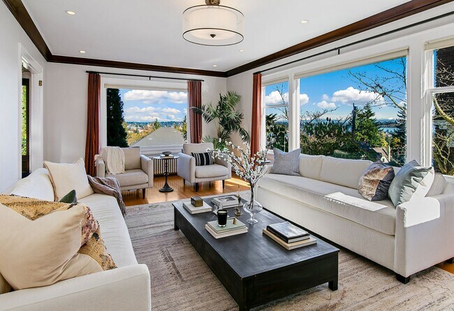 Building Photo - Capitol Hill View Home
