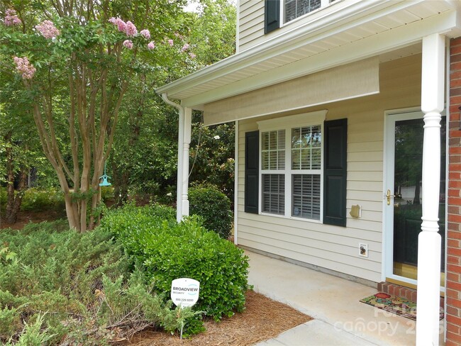 Building Photo - 15519 Stronvar House Ln